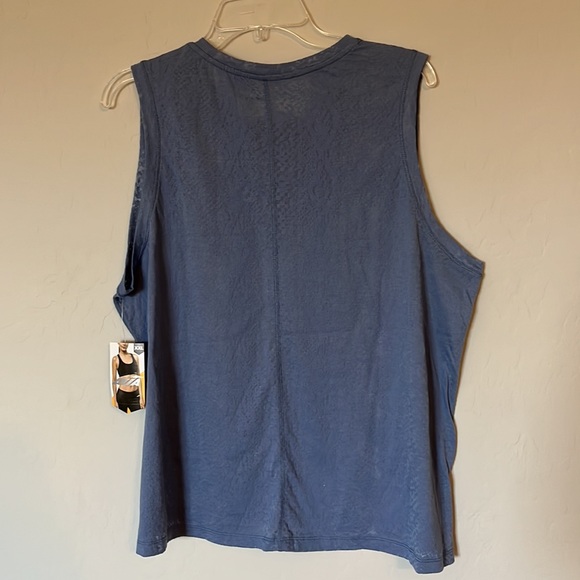 Avia Women's Snakeskin Pattern
Burnout Tank Blue Size XXL - Picture 10 of 13